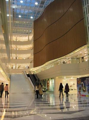 上海百货销售增幅或降五成，行业面临转型挑战